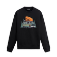 Orman fonunda karavan, bisiklet ve kano tasarımlı siyah sweatshirt.