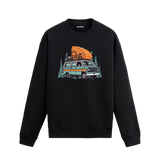Orman fonunda karavan, bisiklet ve kano tasarımlı siyah sweatshirt.
