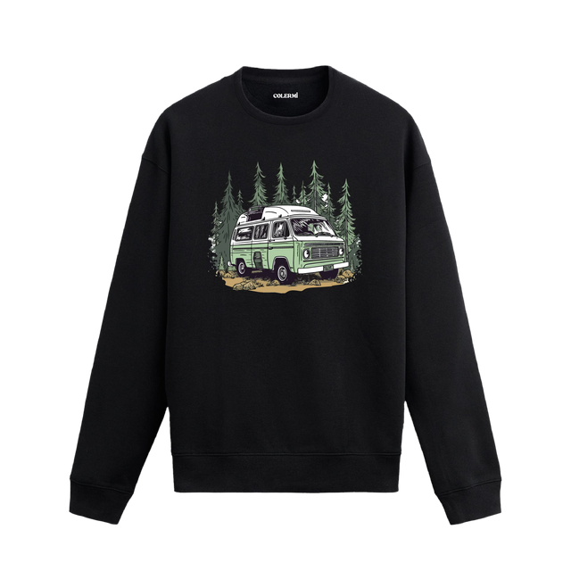 Orman manzaralı karavan tasarımlı siyah sweatshirt.