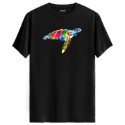 Siyah tişört üzerinde renkli Kaya deniz kaplumbağası tasarımı