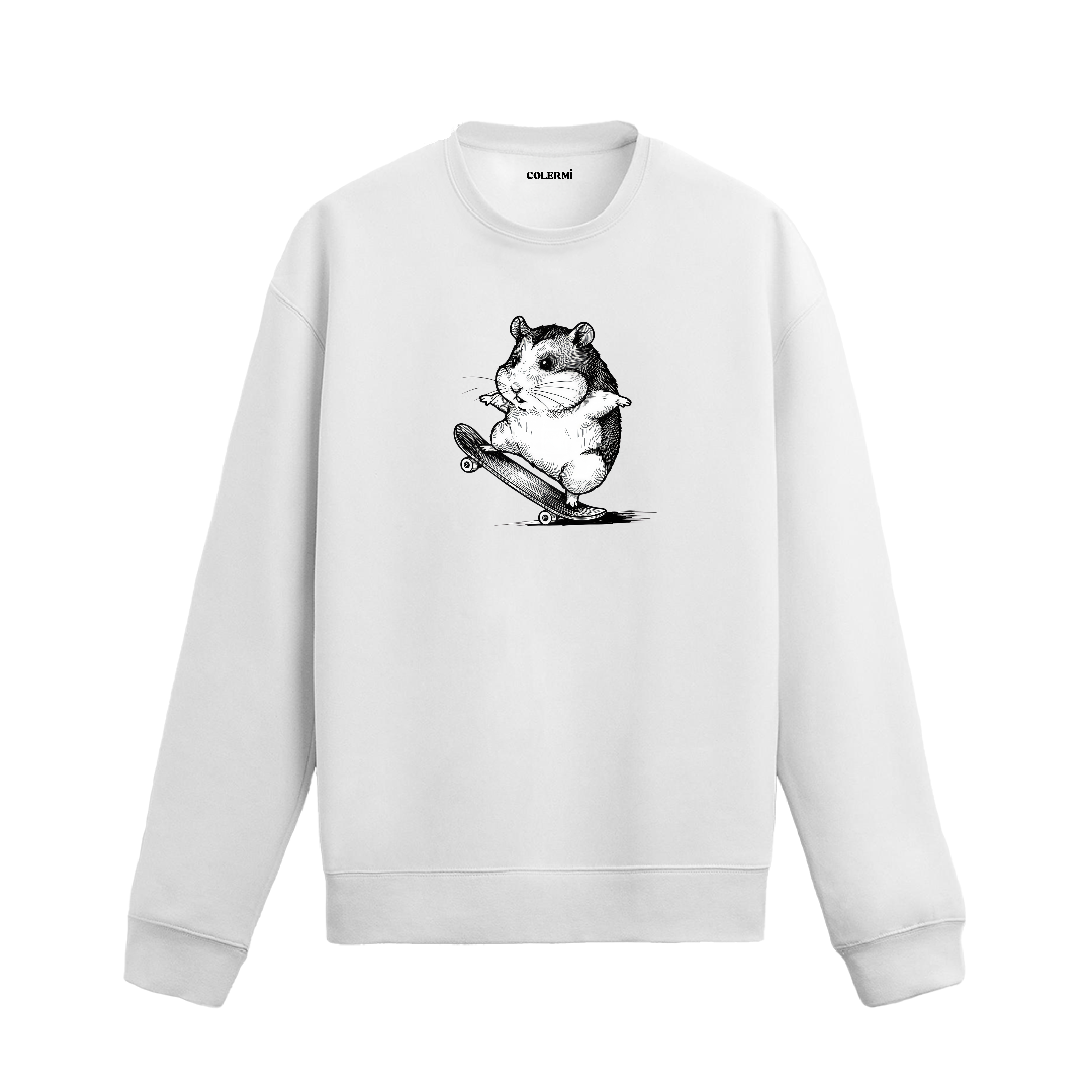 Kaykay üzerinde duran sevimli hamster figürlü sweatshirt tasarımı.