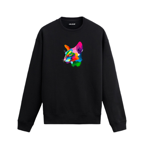Siyah sweatshirt üzerinde yan profilden renkli kedi baskısı.
