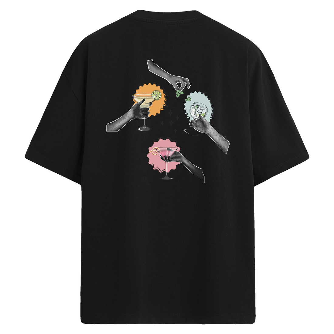 Kokteyl bardakları tutan illüstratif el figürlü, renkli blok detaylı sırt baskılı oversize tişört