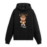 Kovboy şapkalı, kırmızı fularlı ve elinde tabanca tutan vahşi batı temalı ayıcık baskılı hoodie tasarımı.