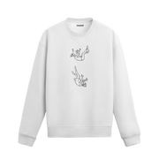 Uzayda süzülen kadın ve erkek figürü, gezegenlerle çevrili sweatshirt tasarımı.