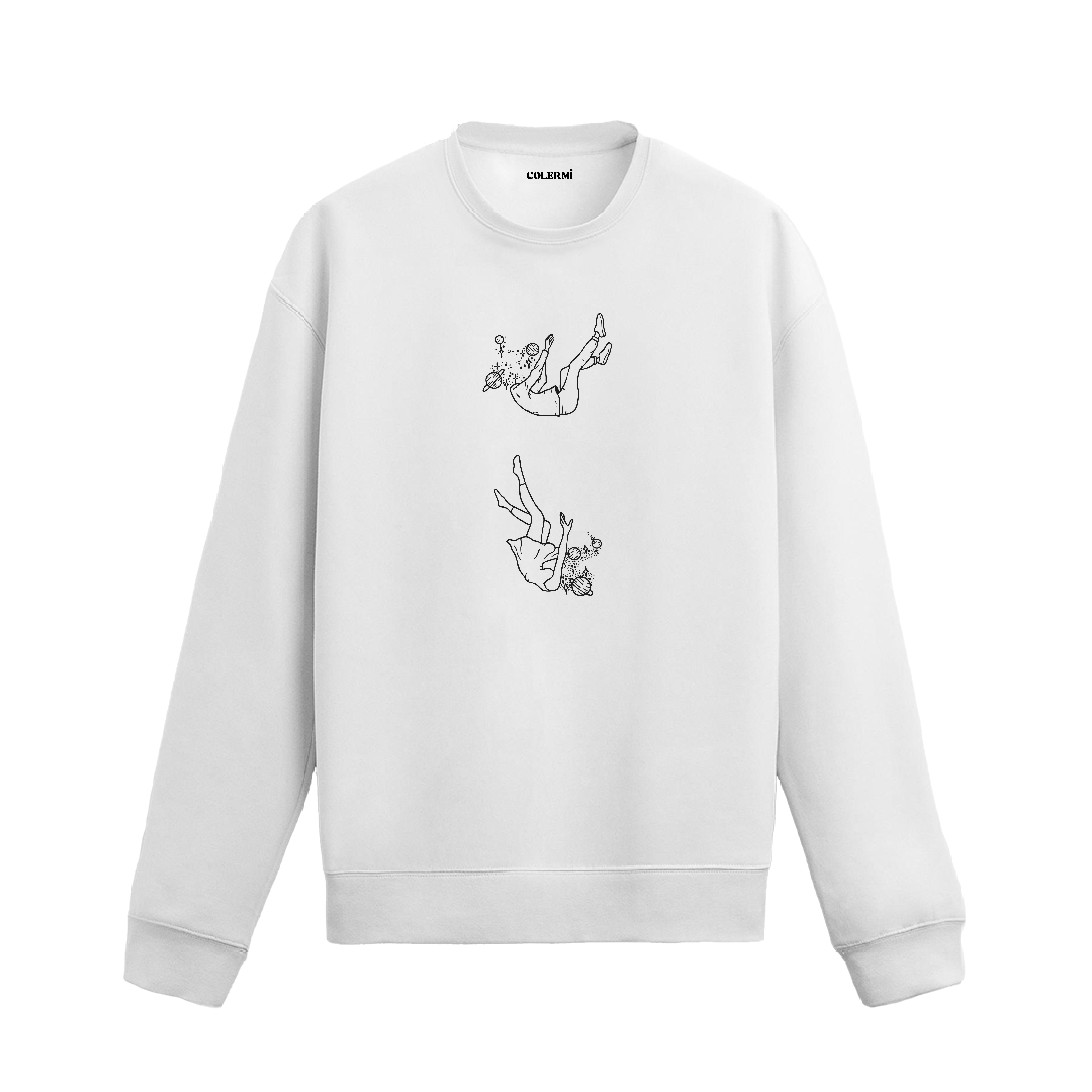 Uzayda süzülen kadın ve erkek figürü, gezegenlerle çevrili sweatshirt tasarımı.