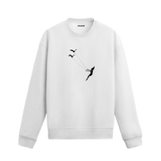Kuşlara tutunarak gökyüzüne doğru yükselen insan figürlü minimalist Colermi sweatshirt.