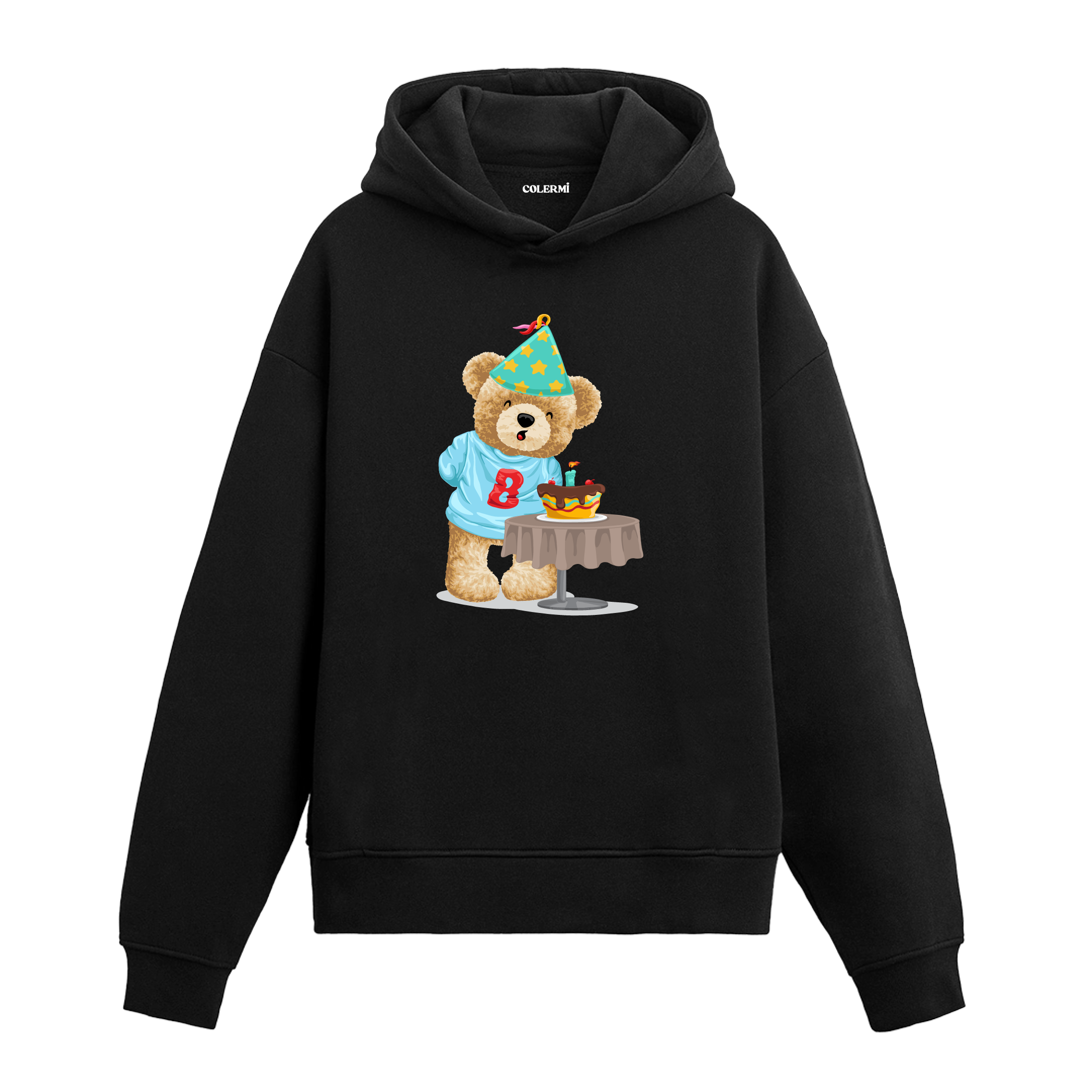 Parti şapkasıyla doğum günü pastasının yanında duran sevimli ayıcık baskılı hoodie tasarımı.