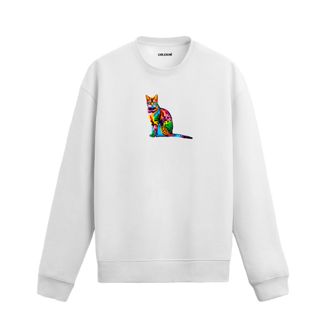 beyaz sweatshirt üzerinde leopar desenli renkli kedi baskısı.