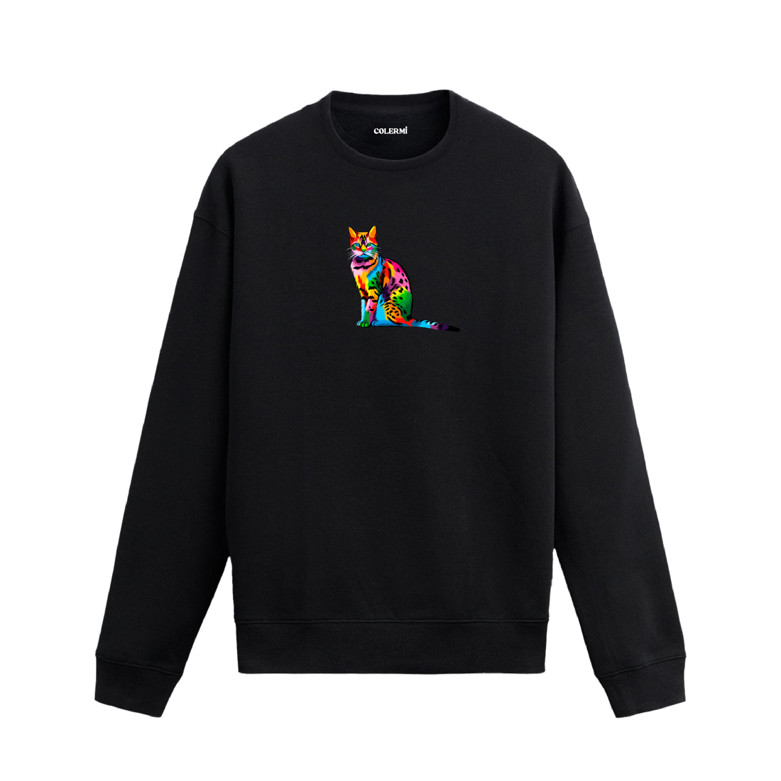 Siyah sweatshirt üzerinde leopar desenli renkli kedi baskısı.