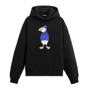 Mavi kazak ve bere giymiş deniz papağanı figürlü Colermi hoodie.