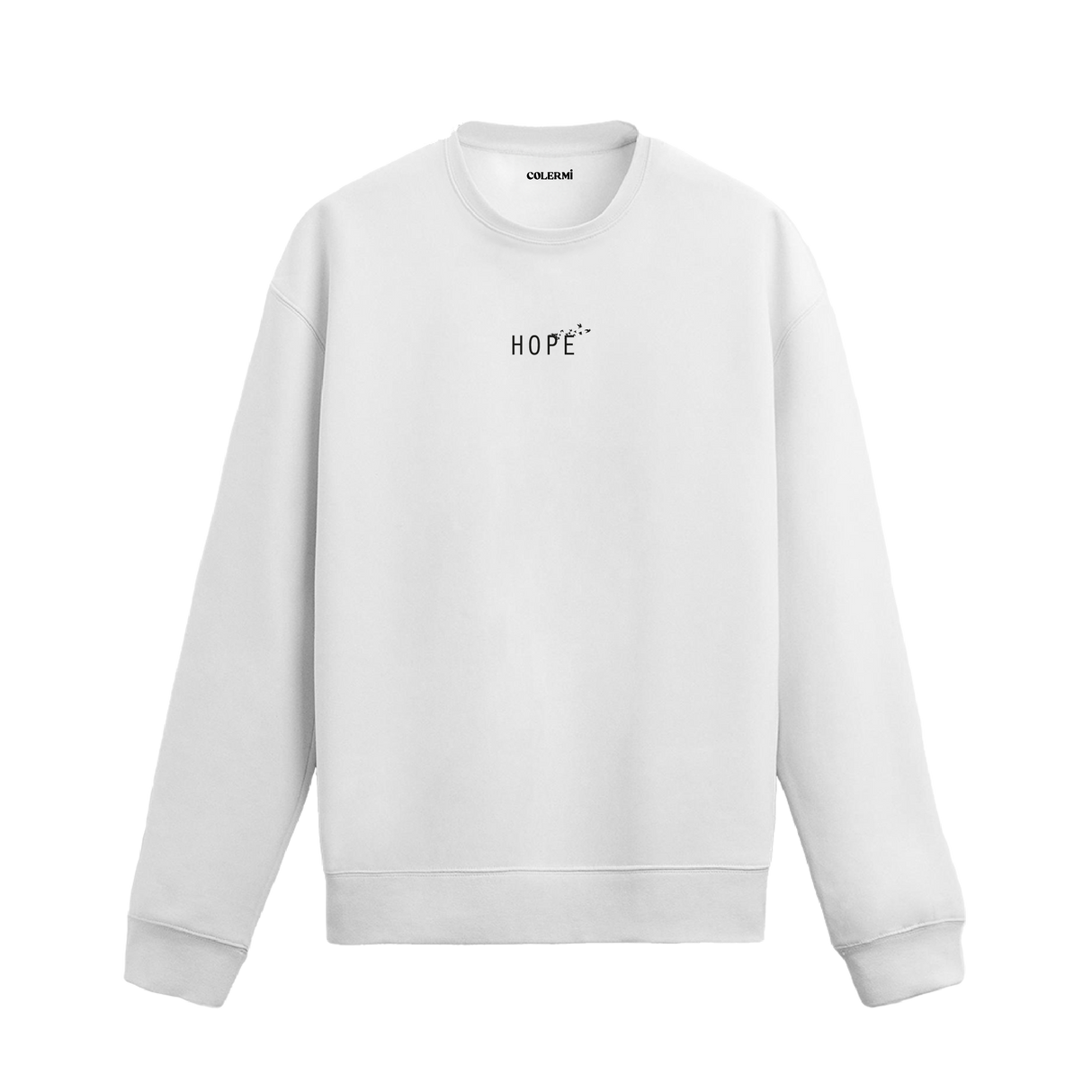 beyaz sweatshirt üzerinde göğüs kısmında beyaz "HOPE" yazısı ve üzerinde uçan küçük kuş figürleri bulunan minimal tasarım.