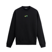 Siyah sweatshirt üzerinde minimal kadın ve erkek sembolleri detayı.