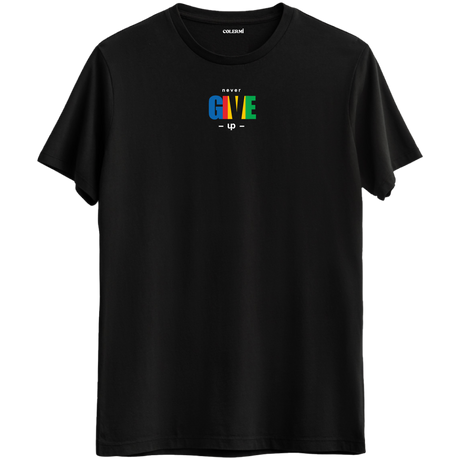 Motive edici mesaj veren "Never Give Up" baskılı siyah Bisiklet Yaka T-Shirt.