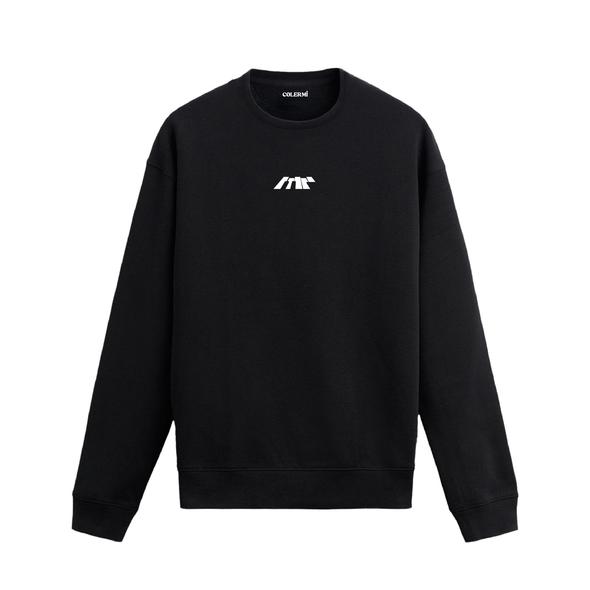 Siyah sweatshirt üzerinde minimal beyaz piyano tuşları detayı.
