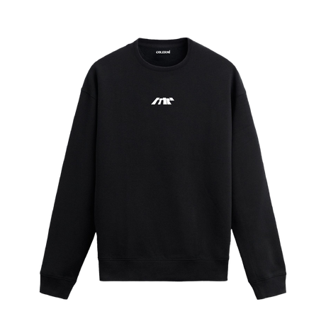 Siyah sweatshirt üzerinde minimal beyaz piyano tuşları detayı.