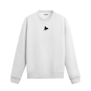 Beyaz sweatshirt üzerinde siyah minimal at figürü tasarımı.