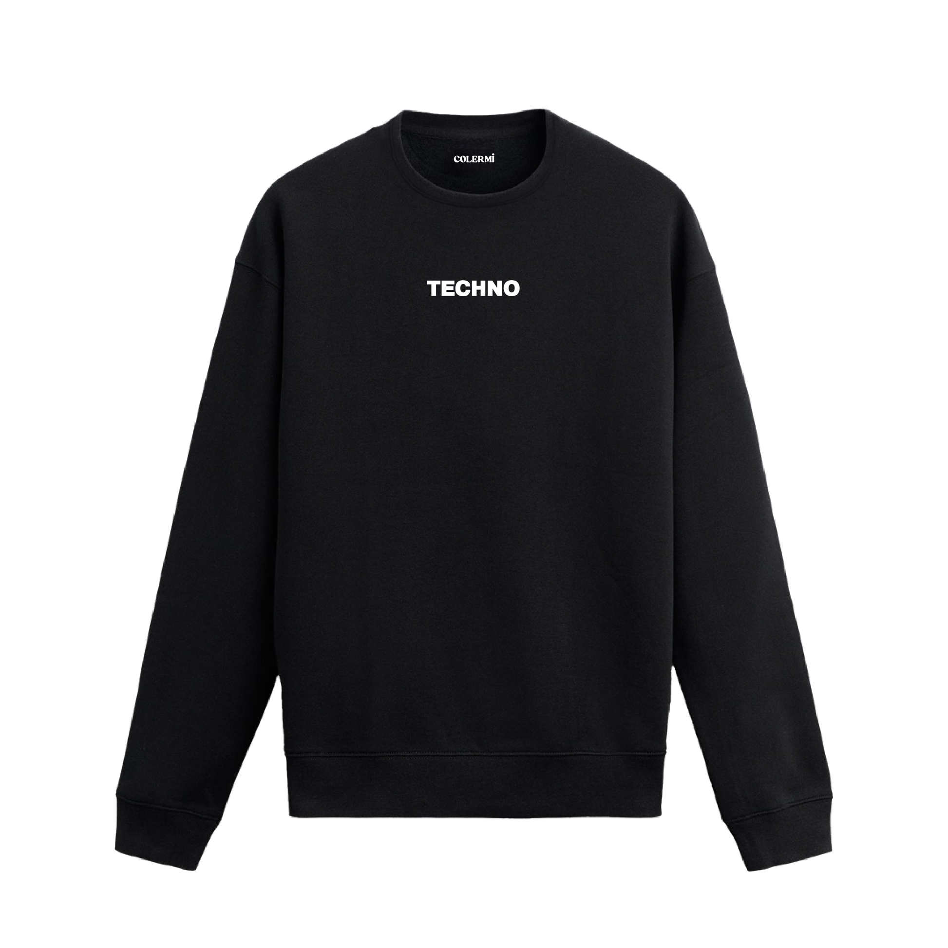 Siyah sweatshirt üzerinde beyaz minimal “TECHNO” yazısı.