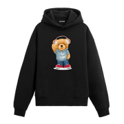 Kulaklık takmış, müzik dinleyen sevimli ayıcık baskılı hoodie tasarımı.