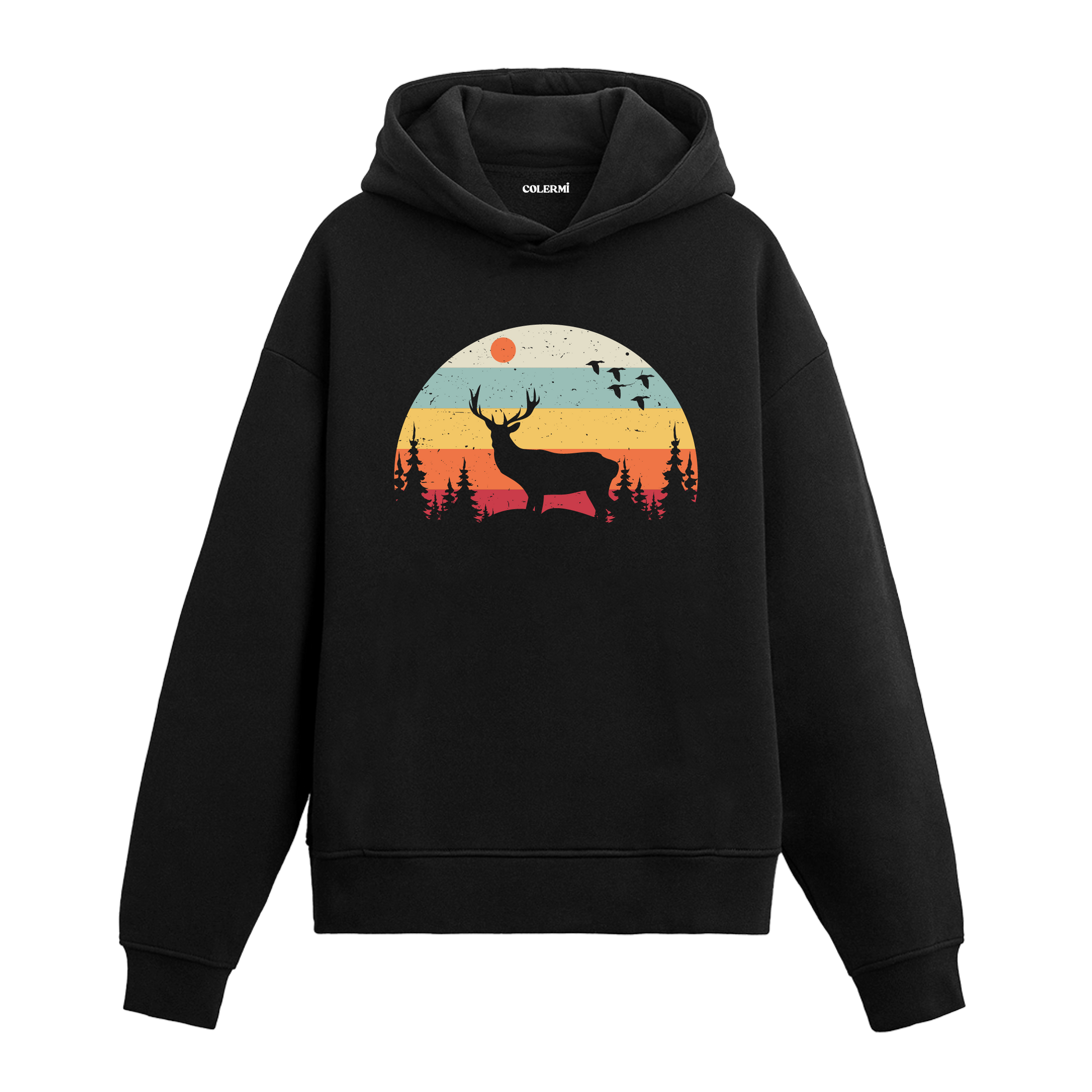 Retro günbatımı ve çam ağaçları fonunda geyik baskılı siyah hoodie