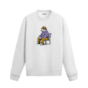 Şapkalı ve kazaklı oturmuş ayı baskılı sweatshirt tasarımı