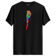 Siyah tişört üzerinde renkli papağan tasarımı