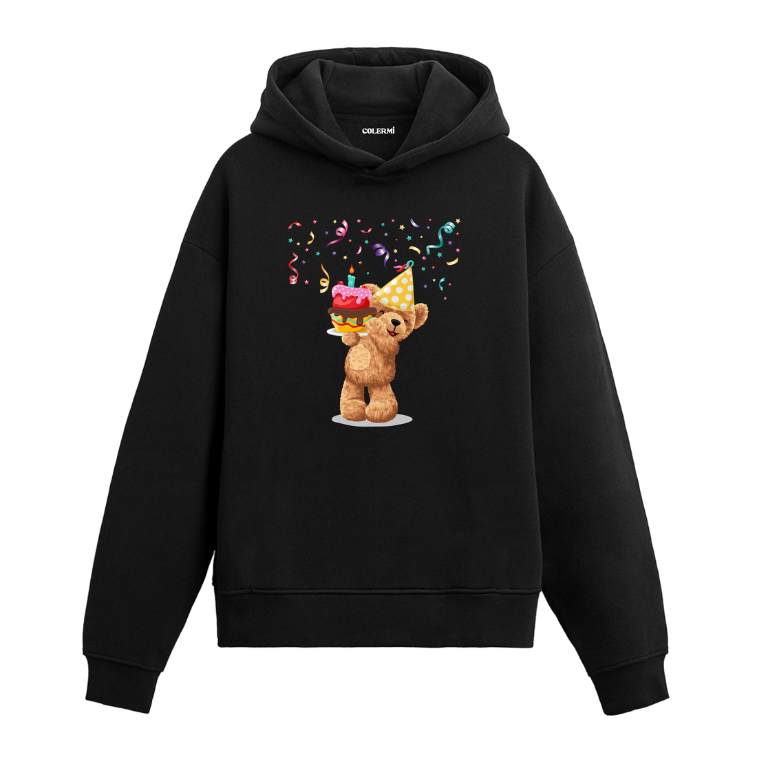 Parti şapkasıyla doğum günü pastası tutan ve konfeti altında kutlama yapan sevimli ayıcık baskılı hoodie tasarımı.