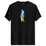 Siyah tişört üzerinde renkli penguen tasarımı