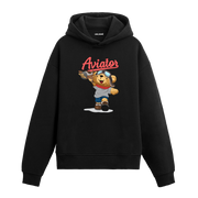 Uçuş gözlüğü takan ve elinde oyuncak uçak tutan sevimli ayıcık baskılı hoodie tasarımı.