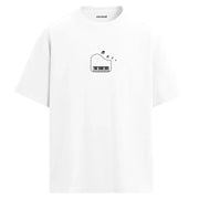 Piyano figürü ve nota baskılı minimal tasarımlı oversize tişört, sade çizgiler ve rahat kesimle modern bir görünüm sunar.