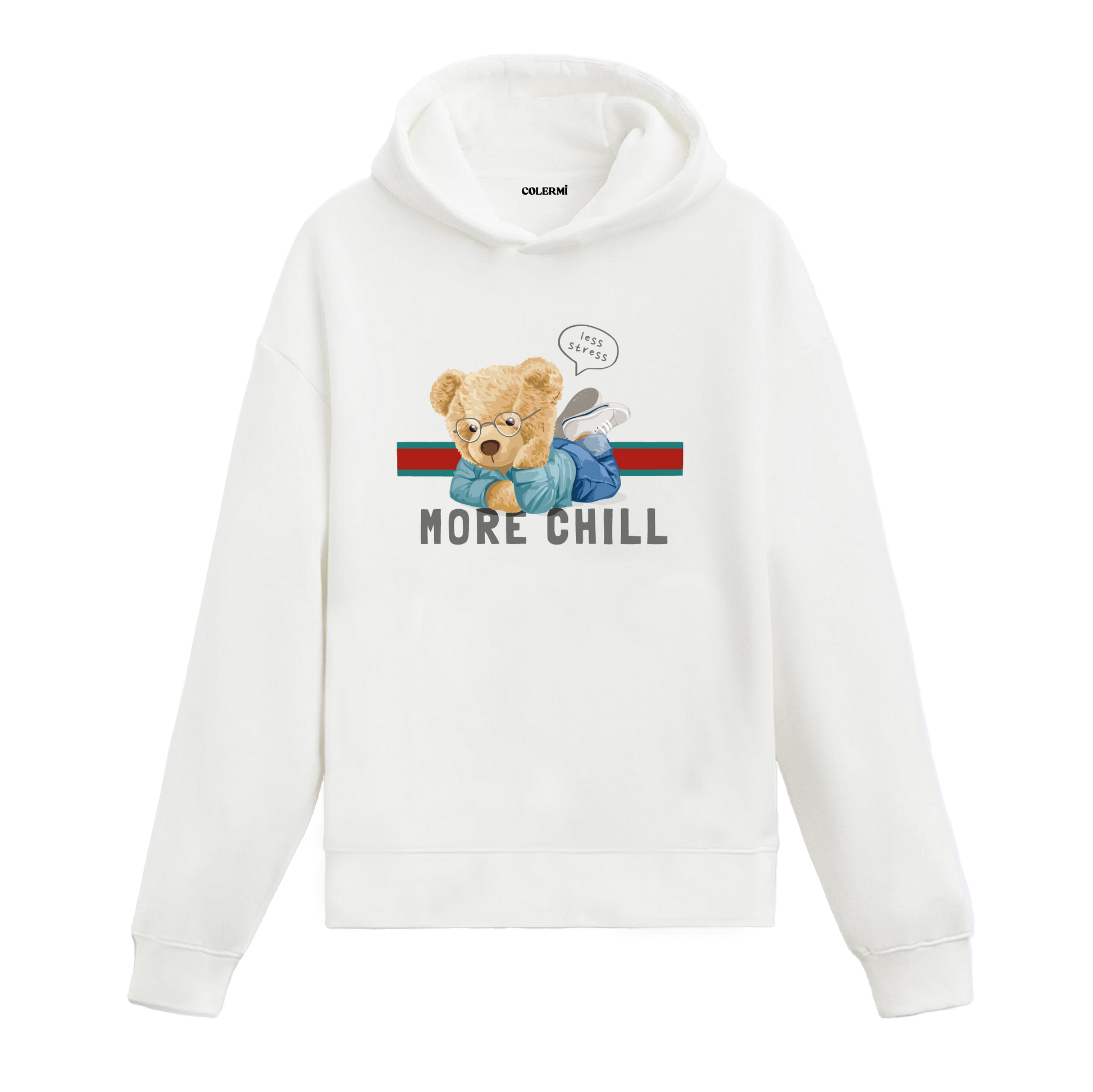 Üzerinde “More Chill” yazısı bulunan, rahat pozisyonda uzanmış ayıcık baskılı hoodie tasarımı.