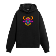 Canlı renkli boğa başı baskılı siyah kapüşonlu sweatshirt.