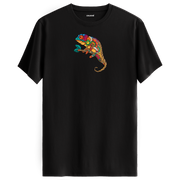 Siyah tişört üzerinde renkli bukalemun baskısı