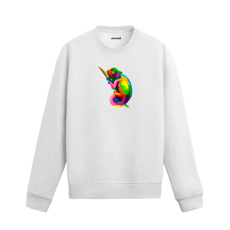 beyaz sweatshirt üzerinde sanatsal ve renkli bukalemun baskısı.