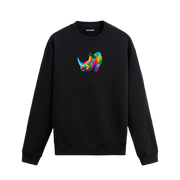 Siyah sweatshirt üzerinde sanatsal ve renkli gergedan başı baskısı.