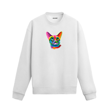 beyaz sweatshirt üzerinde öne bakan renkli kedi tasarımı.
