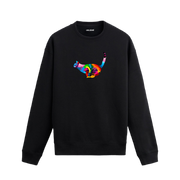 Siyah sweatshirt üzerinde sanatsal renkli kedi baskısı.