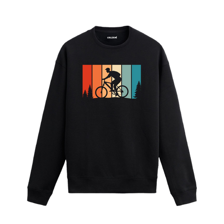 Retro bisikletçi baskılı, dağ bisikleti figürü ve ağaç detaylı sweatshirt.