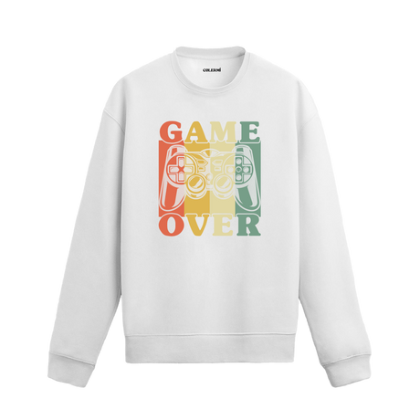 Retro oyun kumandası ve “Game Over” yazılı sweatshirt.