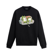 Koltuk üzerinde uzanan iki karakterin yer aldığı retro çizim baskılı siyah  sweatshirt tasarımı