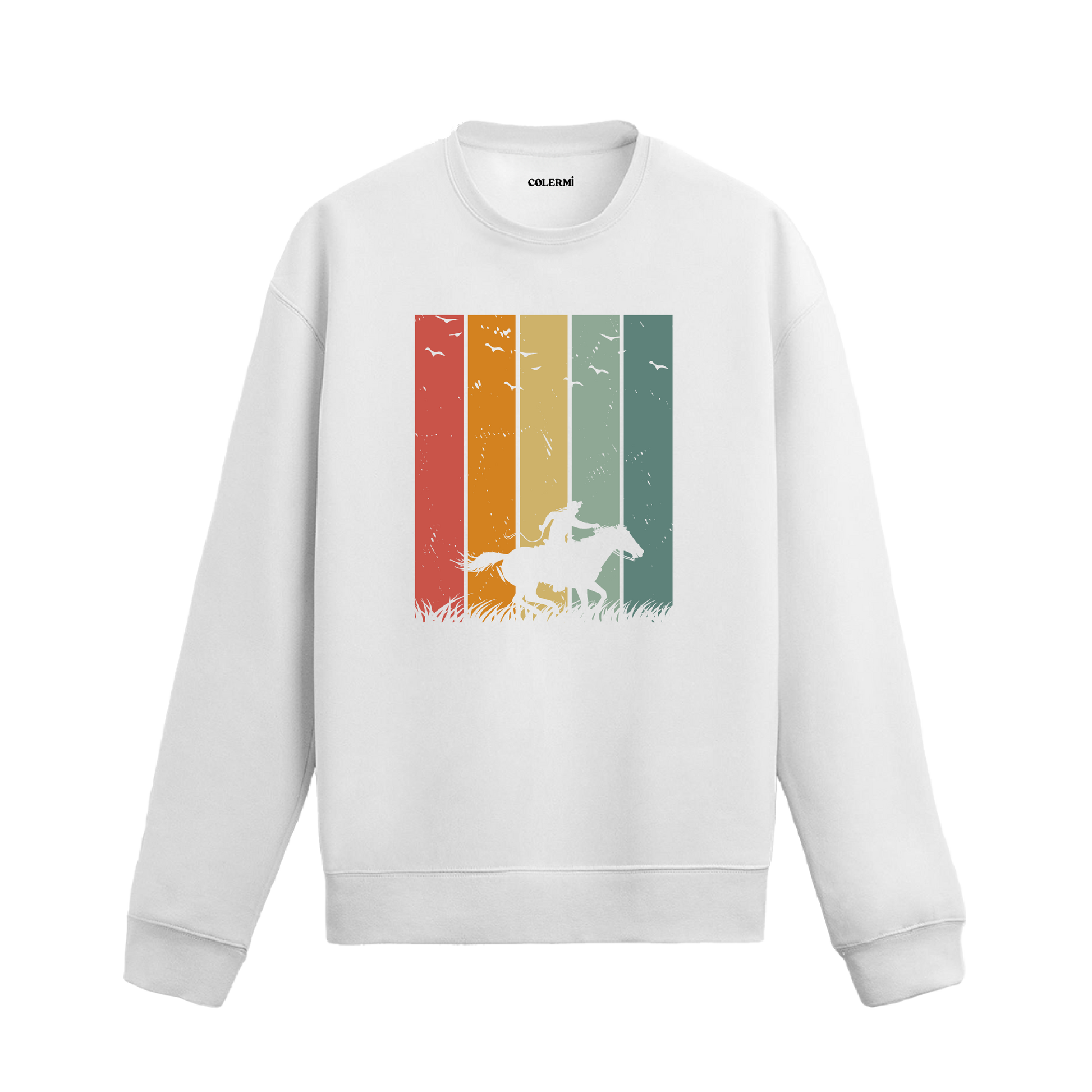 Retro renkli çizgiler önünde at üstünde ilerleyen kovboy baskılı beyaz sweatshirt.