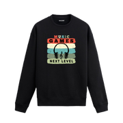 Retro müzik ve oyun temalı, kulaklık ve nota baskılı sweatshirt, “Yeni Seviye” yazılı.