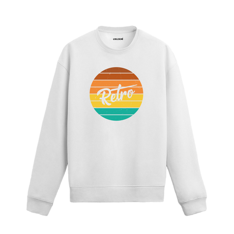 Renkli çizgilerden oluşan daire içinde “Retro” yazısı bulunan baskıya sahip beyaz sweatshirt.