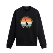 Siyah sweatshirt üzerinde retro güneş batışı fonunda zürafa baskısı