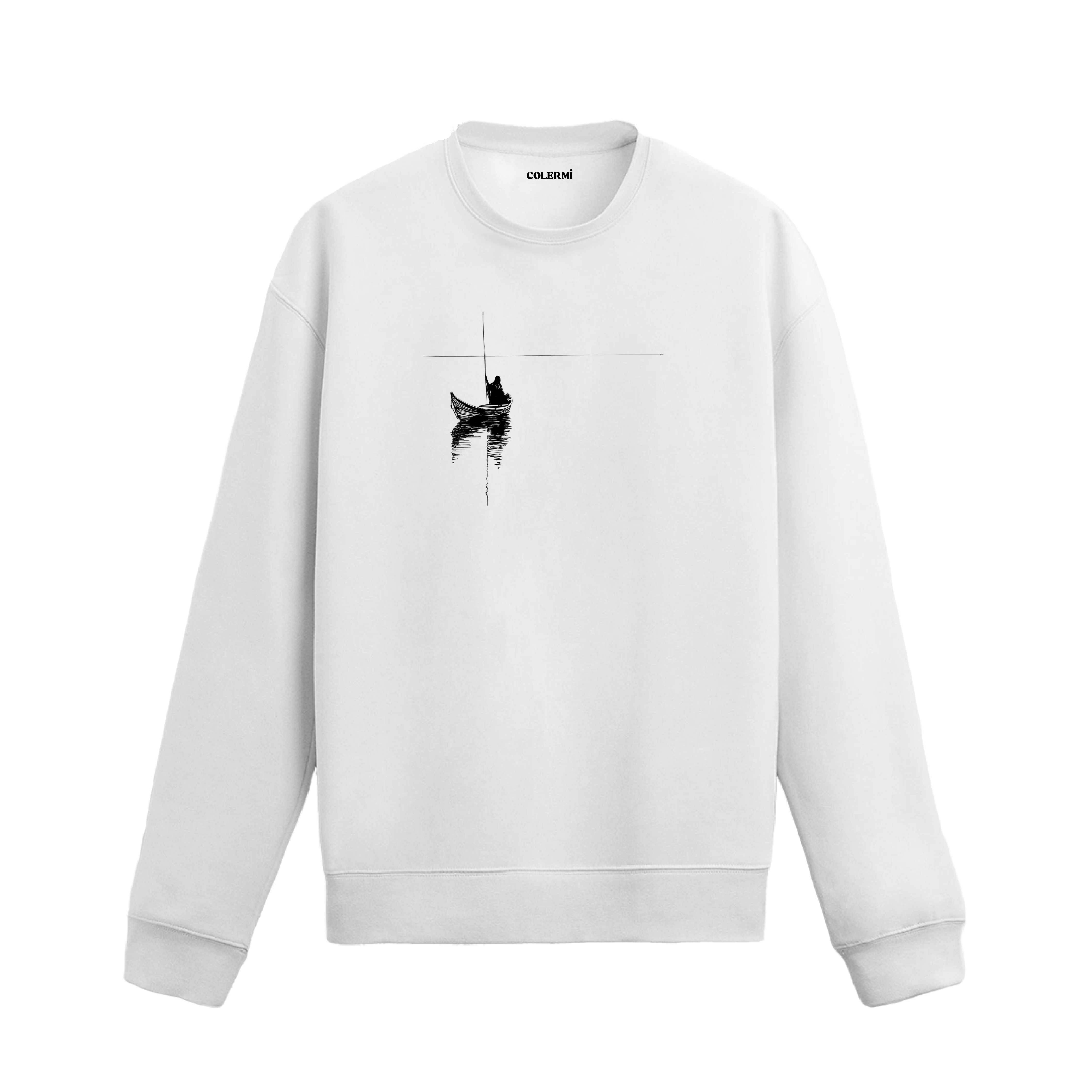 Kayıkta oturan figür ve ufuk çizgisiyle sessizliği simgeleyen minimalist Colermi sweatshirt.