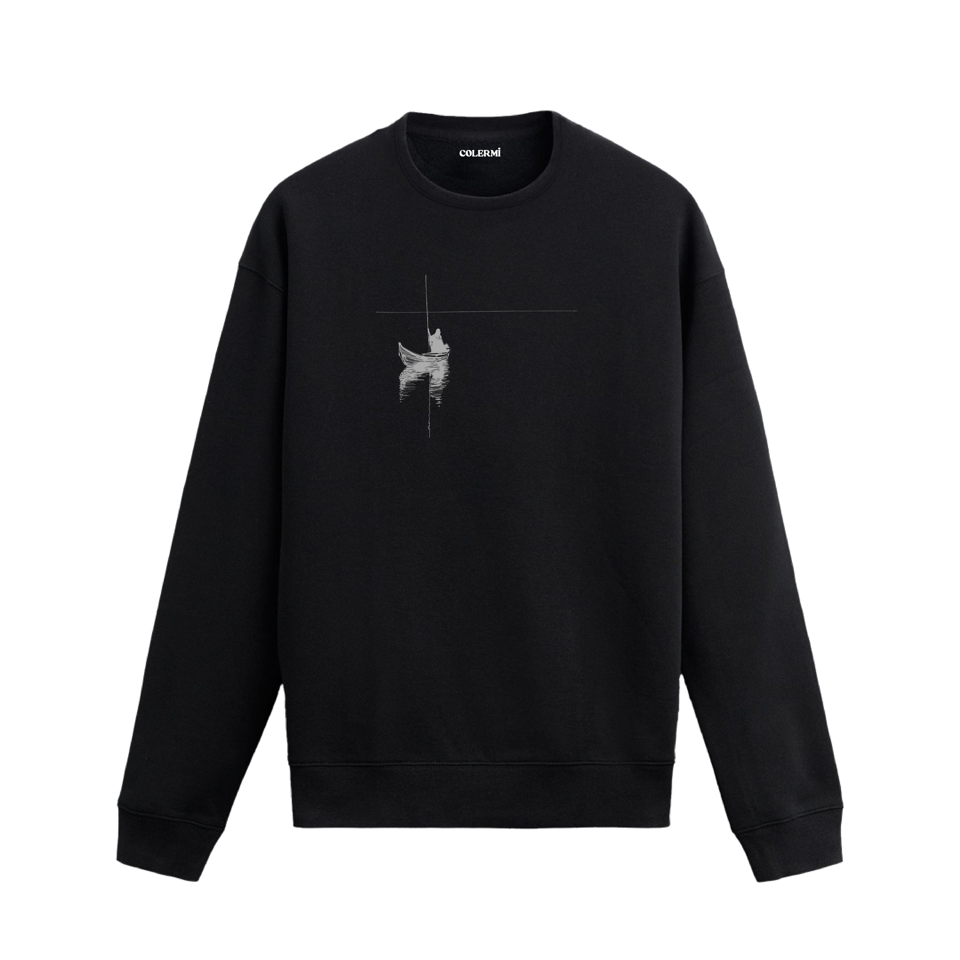 Kayıkta oturan figür ve ufuk çizgisiyle sessizliği simgeleyen minimalist Colermi sweatshirt.