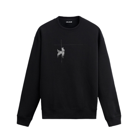 Kayıkta oturan figür ve ufuk çizgisiyle sessizliği simgeleyen minimalist Colermi sweatshirt.