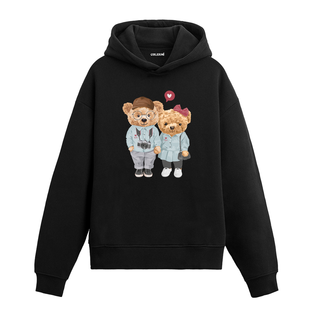 El ele tutuşan sevimli ayıcık çiftinin bulunduğu, kalp sembollü baskılı hoodie tasarımı.