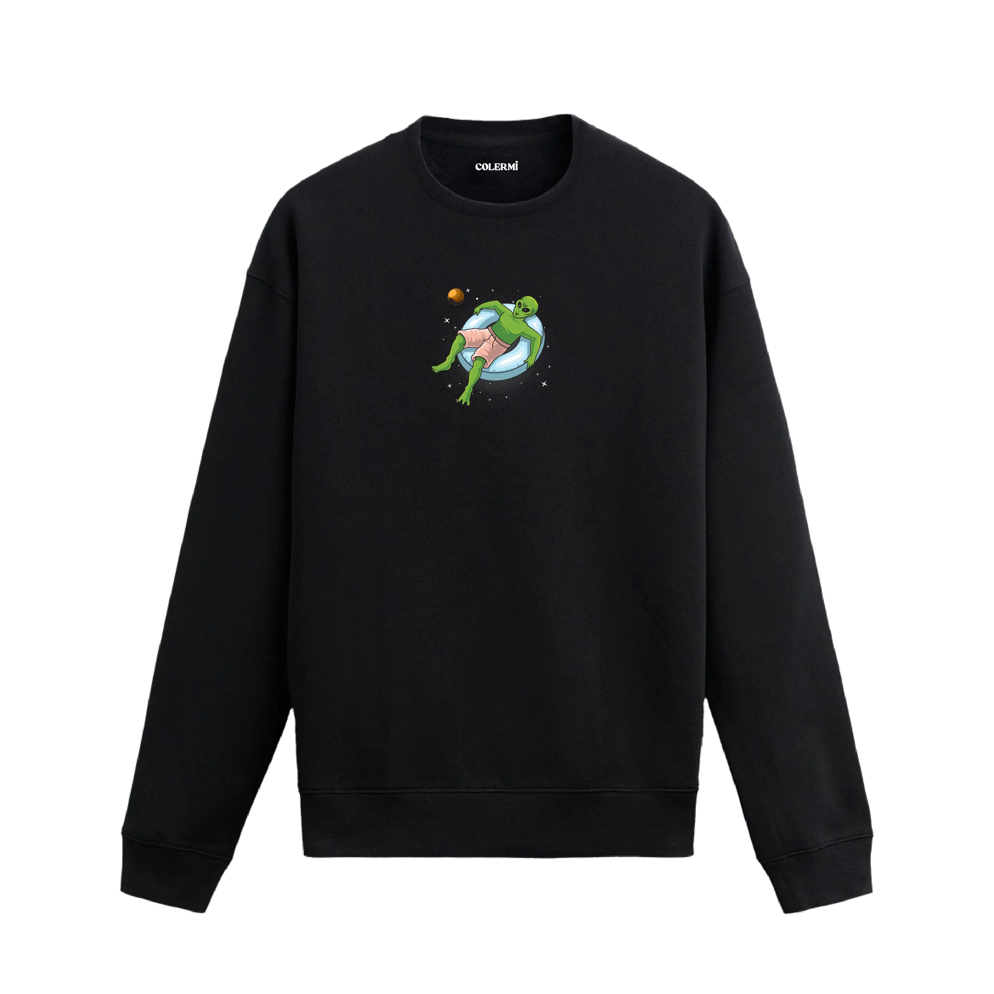 Şort giymiş ve şişme simitte uzanan uzaylı figürlü mizahi Colermi sweatshirt tasarımı.