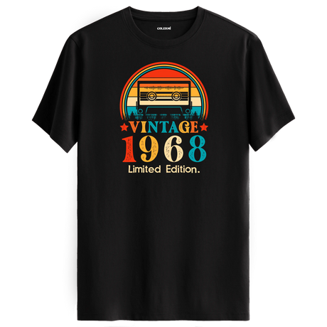 Siyah vintage t-shirt, 1968’in ikonik müzik kültürünü yansıtıyor.